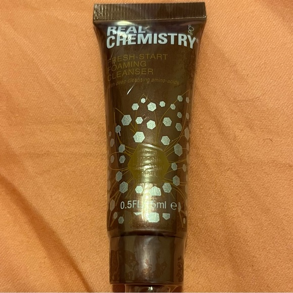 REAL CHEMISTRY Fresh-Start Foaming Cleanser - Picture 2 of 3